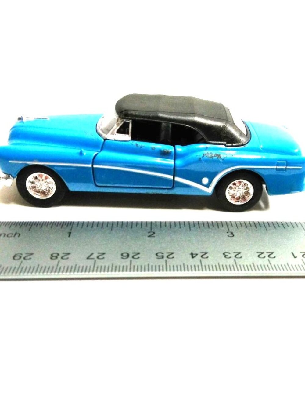 Welly 1953 Buick Skylark Closed Convertible Blue 1:34 Scale Pull-Back